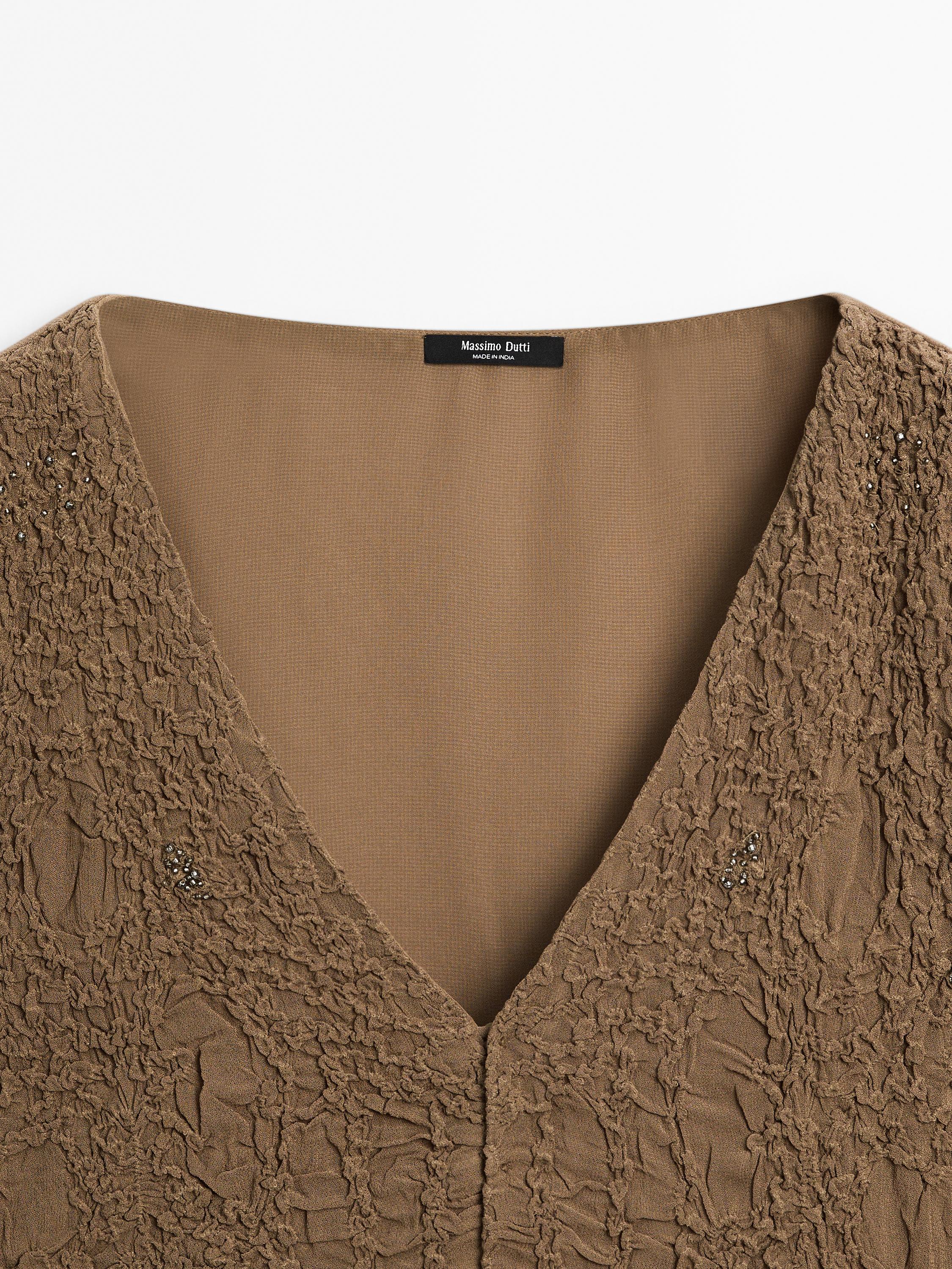 Textured shirt with ruffles